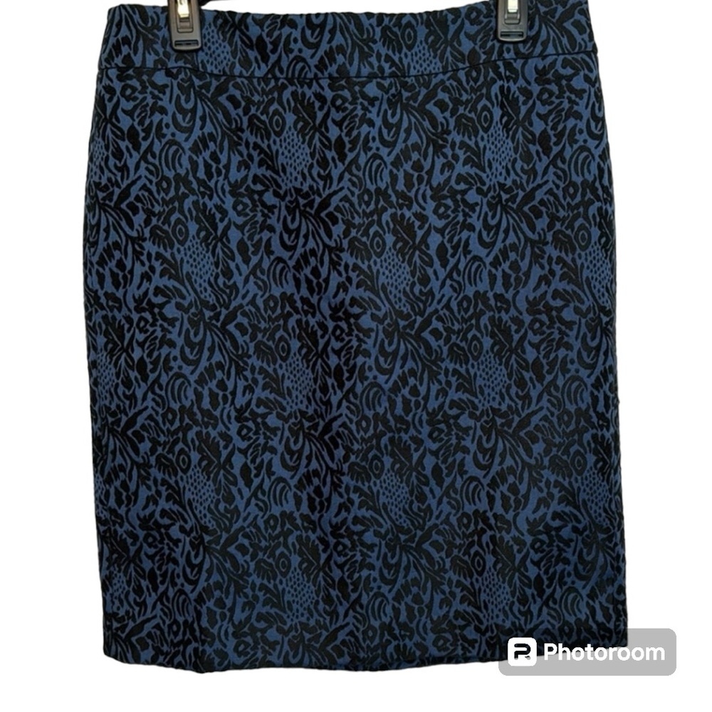 NWT Ann Taylor Blue & Black MIDI Skirt in Size 10‎